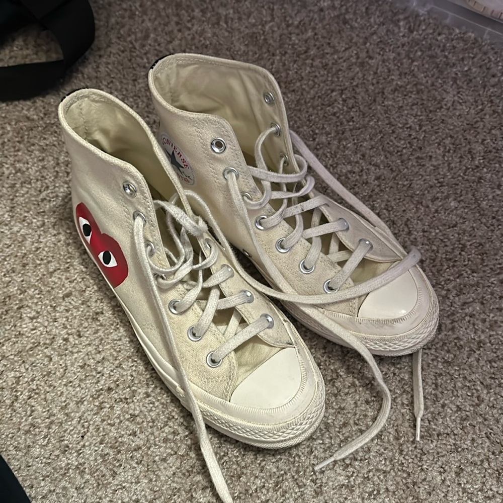 CDG CONVERSE. HIGH TOP. SIZE 7 WMN. USED